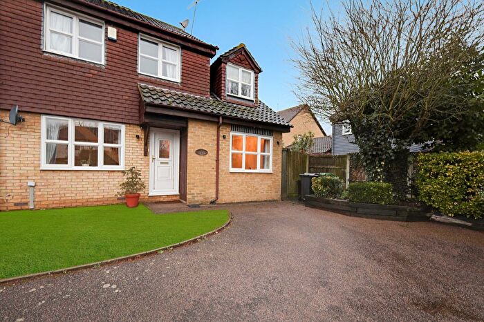 4 Bedroom Semi Detached House For Sale In Abbots Court, Basildon, Essex, SS15