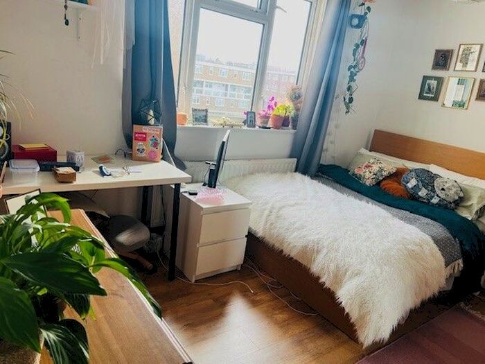 2 Bedroom Flat To Rent In Clarkson Street, London, E2