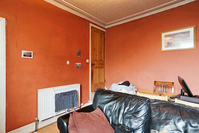 2 Bedroom Terraced House For Sale In Ashton Road, Leeds, LS8