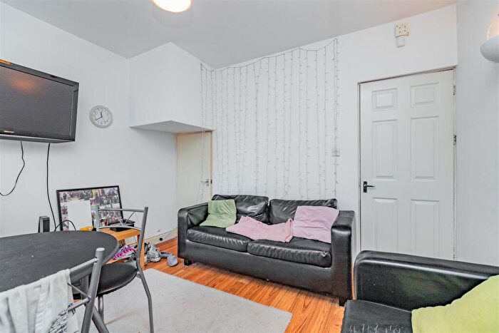 4 Bedroom House To Rent In Dawlish Road, Birmingham, West Midlands, B29