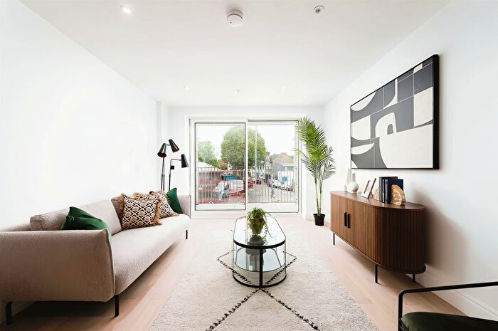 1 Bedroom Flat For Sale In High Road Leyton, London, E10
