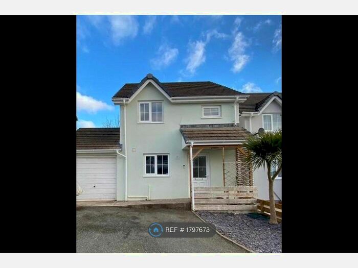 4 Bedroom Detached House To Rent In The Pound, Pembroke Dock, SA72