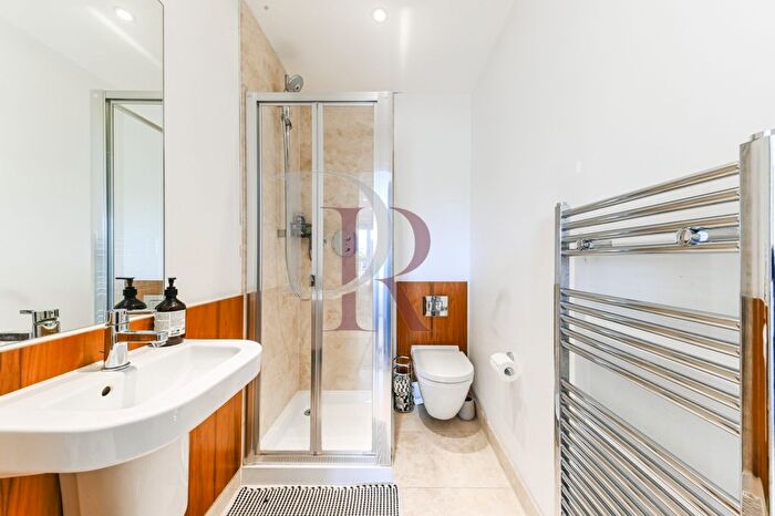2 Bedroom Flat For Sale In Grand Canal Apartments, De Beauvoir Crescent, London, N1