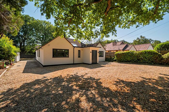 4 Bedroom Bungalow For Sale In Wedmans Lane, Rotherwick, Hook, Hampshire, RG27