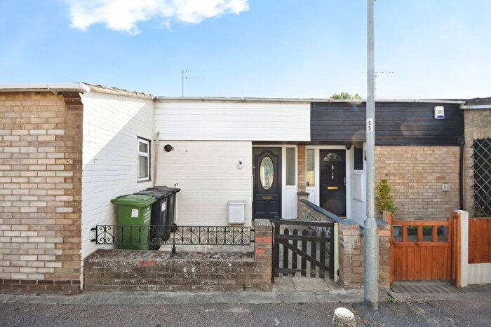 3 Bedroom Bungalow For Sale In Travers Way, Basildon, Essex, SS13