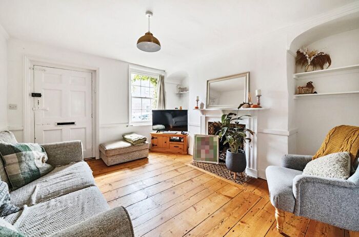 2 Bedroom Cottage For Sale In Church Road, Westbourne, PO10