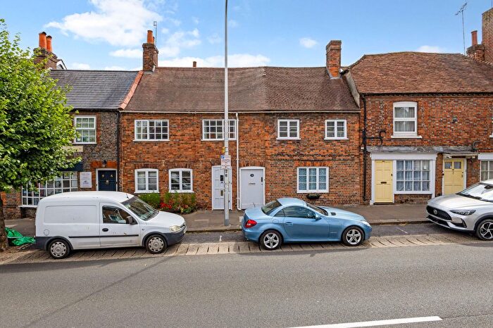 4 Bedroom Terraced House For Sale In High Street, Hungerford, Berkshire, RG17