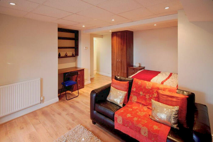 1 Bedroom House To Rent In Vinery Road, Leeds, LS4