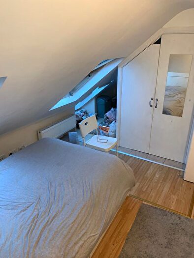 Studio To Rent In Selborne Gardens, Hendon, NW4