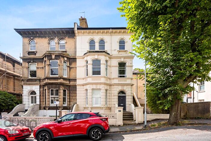 2 Bedroom Flat For Sale In Albert Road, BN1