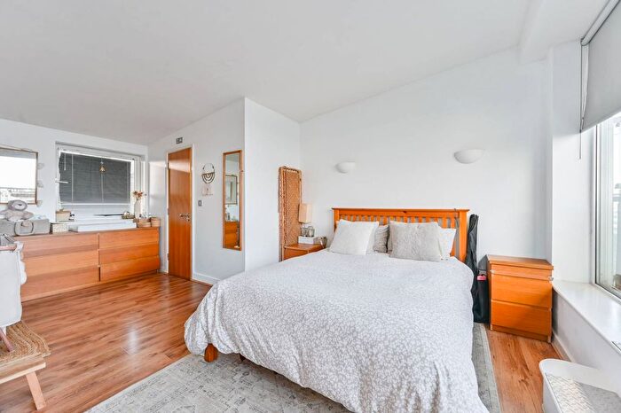 2 Bedroom Flat To Rent In Hopton Street, Greenwich, London, SE18