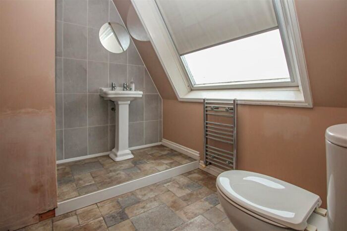 5 Bedroom Detached House For Sale In The Chase, Ingrave, Brentwood, CM13