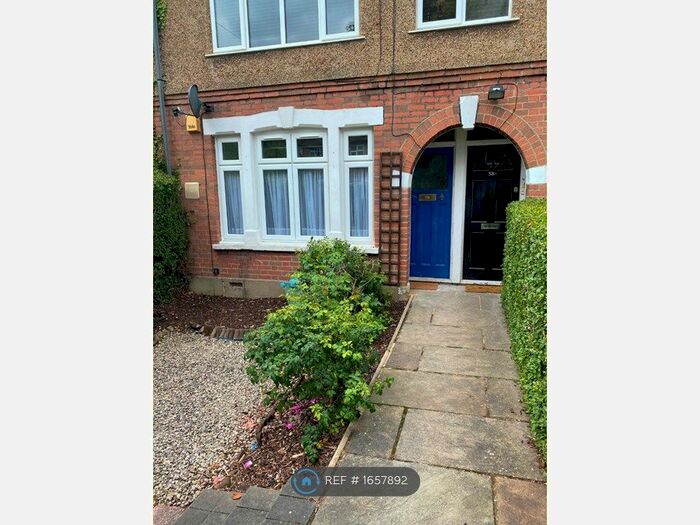1 Bedroom Maisonette To Rent In Avondale Avenue, Staines Upon Thames, TW18