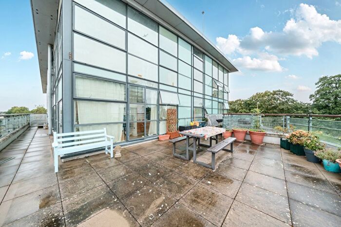 2 Bedroom Flat For Sale In Point Wharf Lane, Brentford, TW8