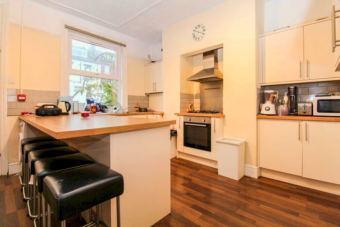 5 Bedroom Terraced House To Rent In St. Anns Avenue, Burley, Leeds, LS4