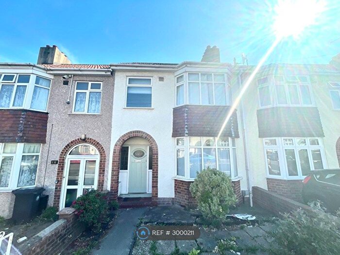 3 Bedroom Terraced House To Rent In Beverley Road, Bristol, BS7