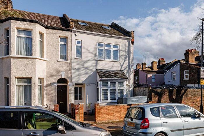 4 Bedroom House For Sale In Wyndham Road, East Ham, E6