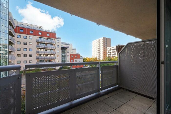 2 Bedroom Apartment For Sale In Wards Wharf Approach, Silvertown, E16