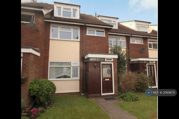 2 Bedroom Maisonette To Rent In Claire Court, Pinner, HA5