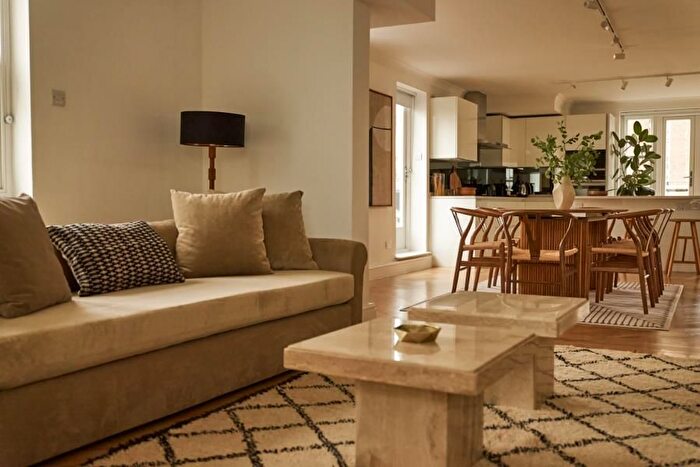 4 Bedroom Flat To Rent In Randolph Avenue, Little Venice, W9