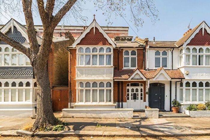 4 Bedroom Property To Rent In Merton Avenue, Chiswick, W4