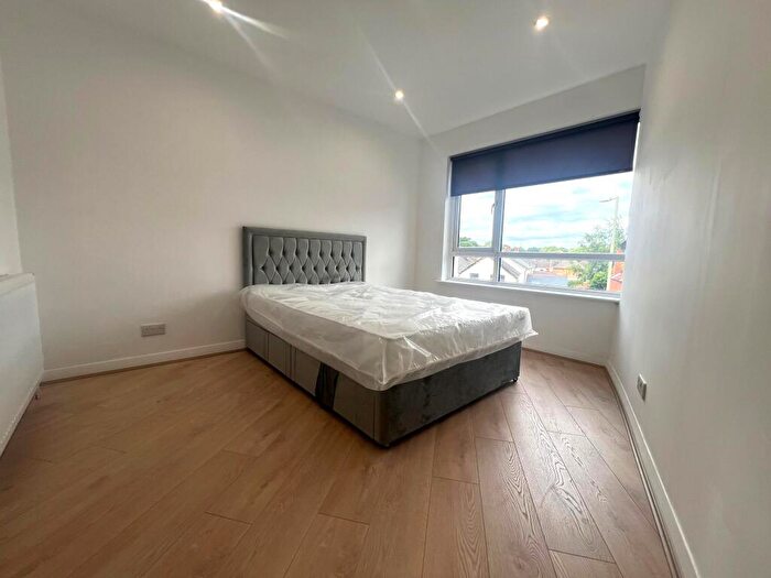 3 Bedroom Maisonette To Rent In Bridge Road, Farnborough, GU14