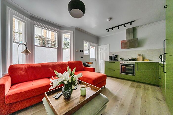 2 Bedroom Maisonette For Sale In Oaksford Avenue, Sydenham, London, SE26