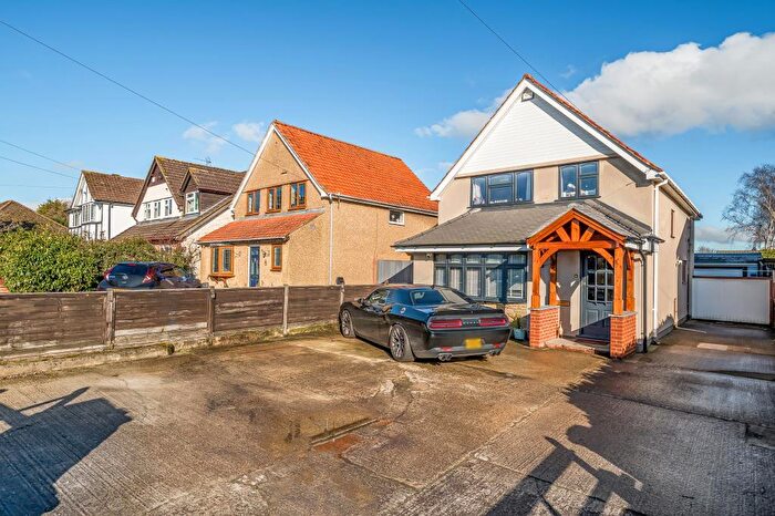 3 Bedroom Detached House To Rent In Crockhamwell Road, Woodley, RG5