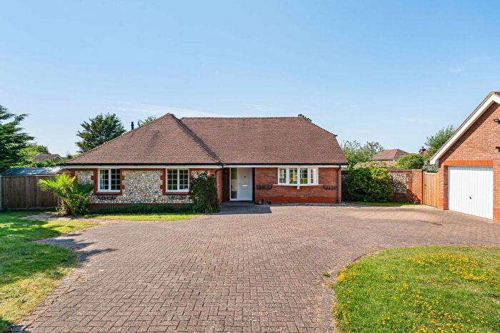 3 Bedroom Detached Bungalow For Sale In Appletree Close, Fetcham, KT22