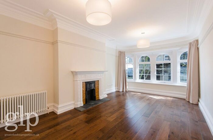 3 Bedroom Flat To Rent In Adeline Place, London, Greater London, WC1B