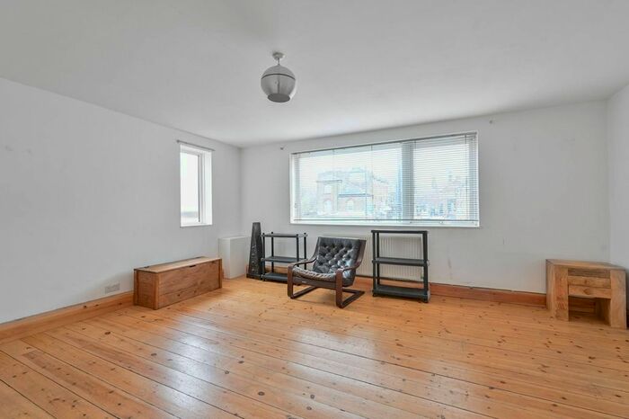 2 Bedroom Flat To Rent In Christchurch Road, Tulse Hill, London, SW2