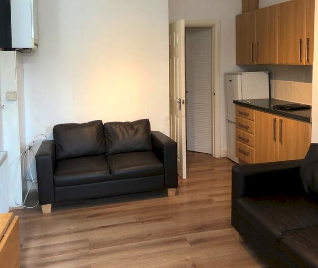 3 Bedroom Flat To Rent In Edgeley Road, Clapham, SW4