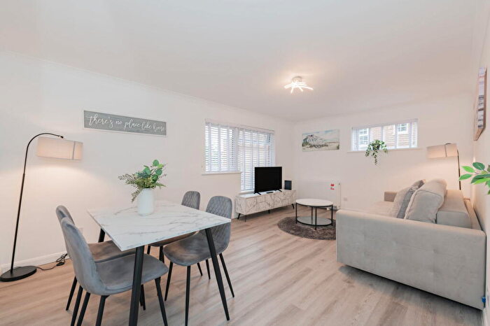 2 Bedroom Flat To Rent In Melbury Court, , Winn Road, Southampton, SO17