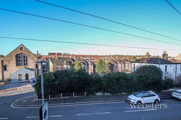 3 Bedroom Terraced House For Sale In Mill Hill Road, Norwich, NR2
