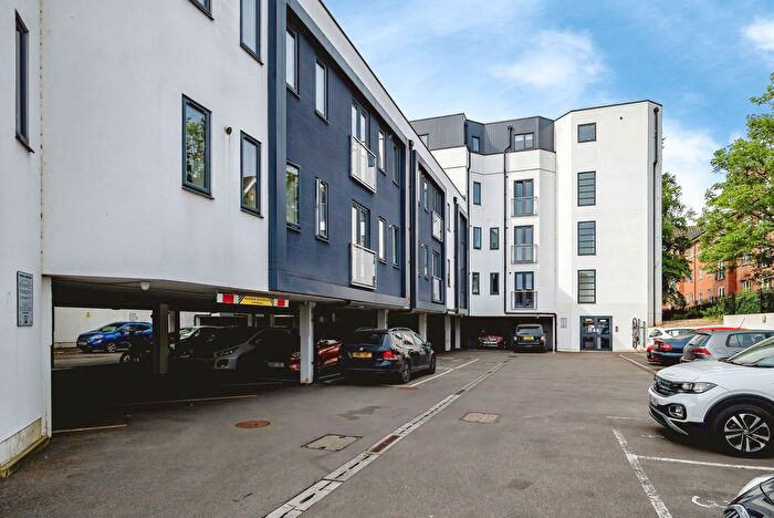 2 Bedroom Flat To Rent In Walton Street, Aylesbury, HP21