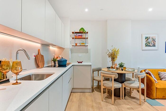 2 Bedroom Flat To Rent In Marble House, Hayes And Harlington, Hayes, UB3