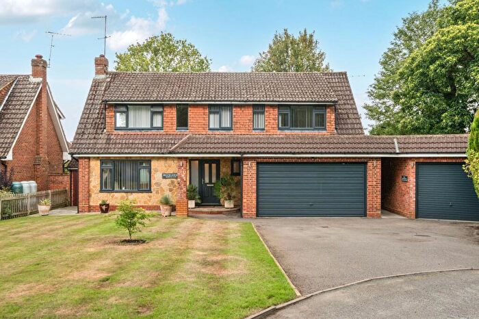 4 Bedroom Detached House For Sale In Roebuck Close, Ashtead, KT21