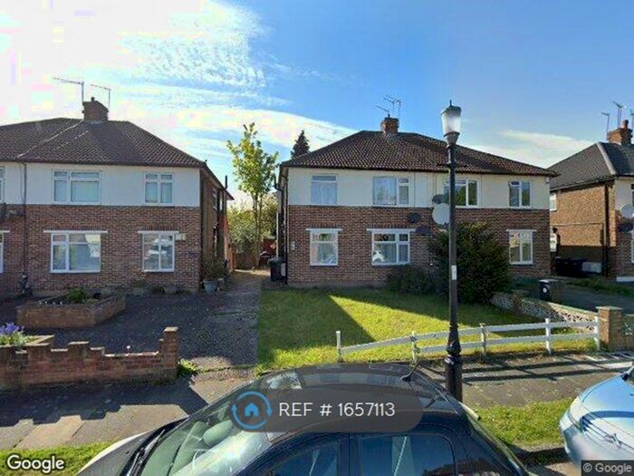 2 Bedroom Maisonette To Rent In Lyndhurst Gardens, Enfield, EN1