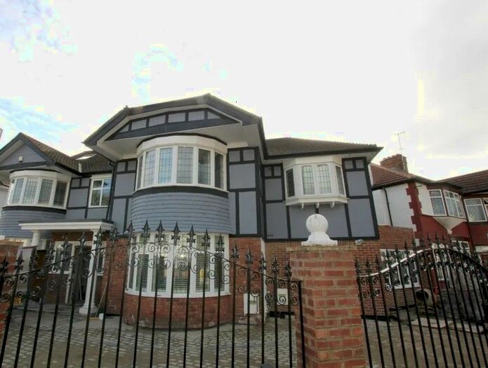 2 Bedroom Flat To Rent In Park Avenue, London, NW10