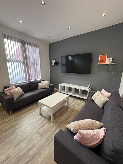 4 Bedroom Semi Detached House To Rent In Priestley Street, Sheffield, S2