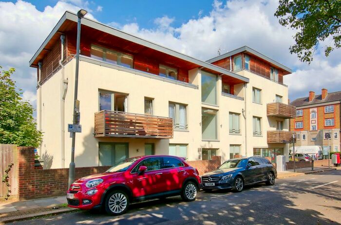 2 Bedroom Flat To Rent In Merton Road, Earlsfield, SW18