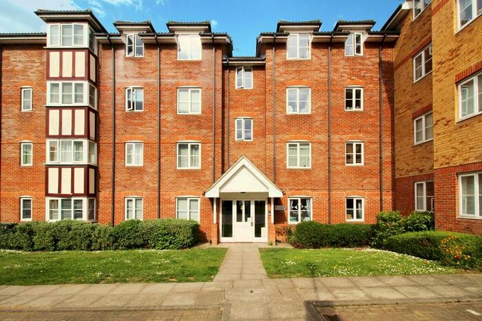 2 Bedroom Apartment To Rent In Yukon Road, Broxbourne, EN10