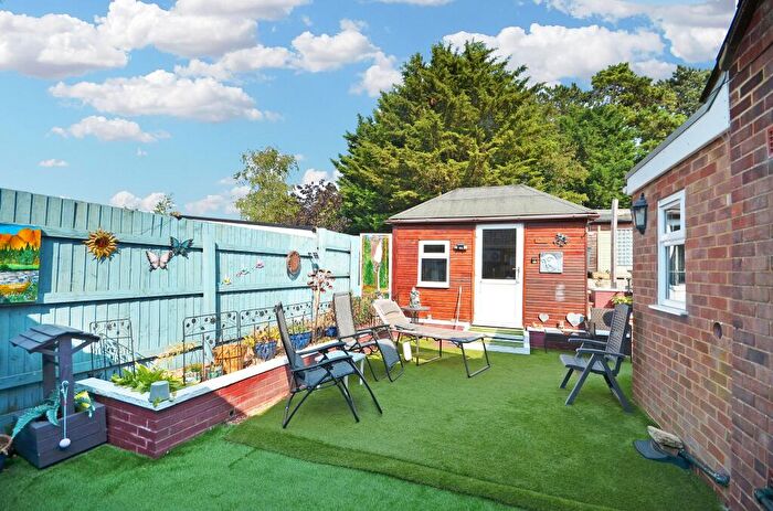 3 Bedroom Bungalow For Sale In London Road, Raunds, NN9