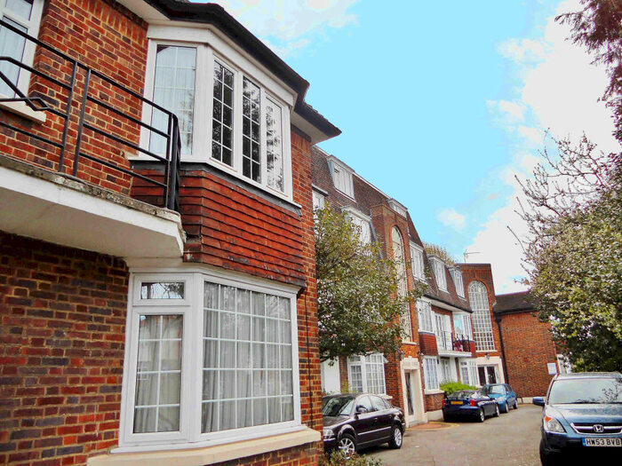 2 Bedroom Flat To Rent In Bush Court, Crown Lane, London, N14