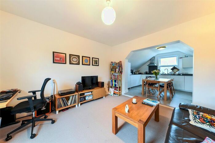 1 Bedroom Flat To Rent In St. Philip Street, London, SW8