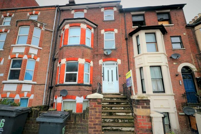 Property To Rent In Rothesay Road () Luton, LU1