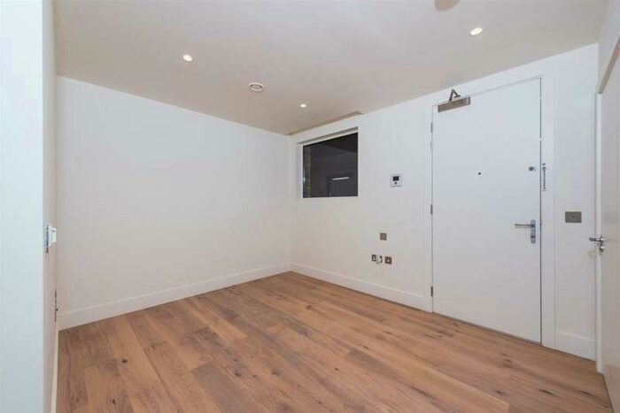 Flat To Rent In West Row, Ladbroke Grove, London, W10