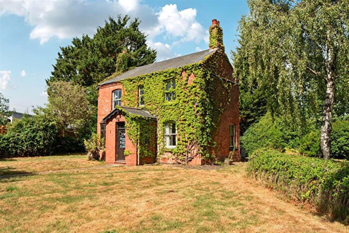 3 Bedroom Country House For Sale In Old Barn Farm, Ladbroke, CV47