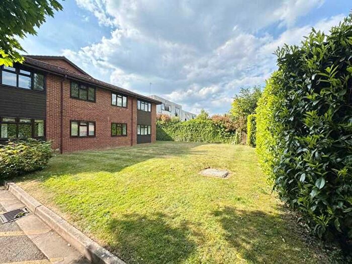 3 Bedroom Flat To Rent In Milford House, CR2