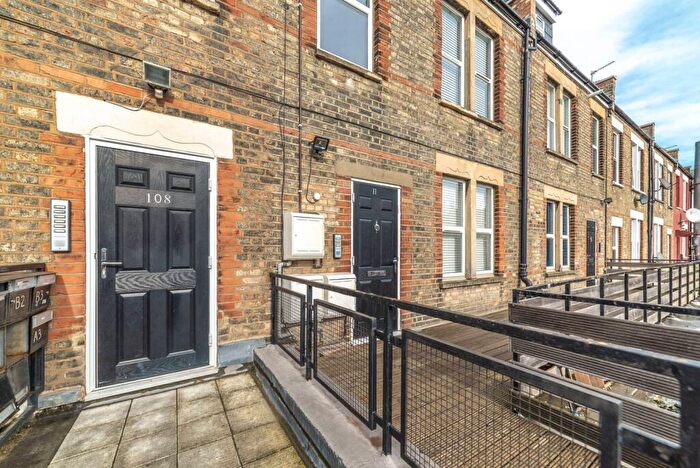 Studio To Rent In Ballards Lane, Finchley, London, N3